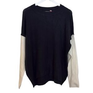 Vince Camuto Black and Cream Sweater